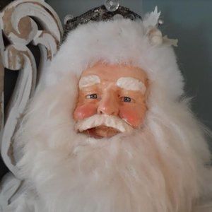 Nordic King Santa Luxe Holiday Figurine 🎁
